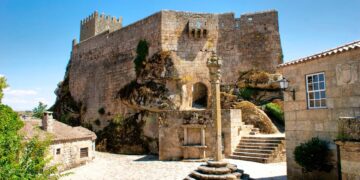 Quatro das melhores aldeias e vilas turísticas do mundo ficam em Portugal.