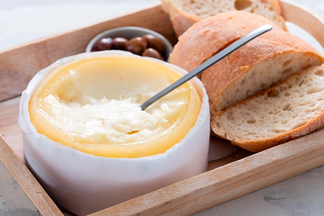 Queijos portugueses: 8 dos melhores queijos de Portugal Delicie-se com a riqueza da tradição queijeira portuguesa através destas incríveis opções. Queijos portugueses