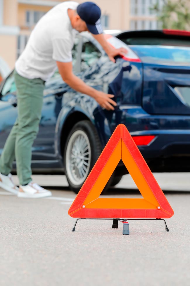 Saiba como atuar em caso de acidente rodoviário Esteja preparado para lidar com um acidente rodoviário de forma eficaz e segura.