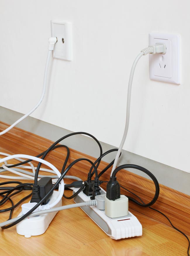 Saiba como esconder fios elétricos com 6 truques eficazes Técnicas simples e inteligentes para lidar com a gestão dos fios irritantes. esconder fios elétricos