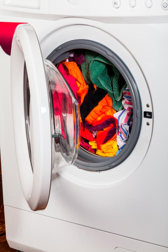 Saiba como impedir a vibração da máquina de lavar roupa Obtenha uma lavagem da roupa silenciosa e sem causar estragos à sua máquina! vibração da máquina de lavar roupa