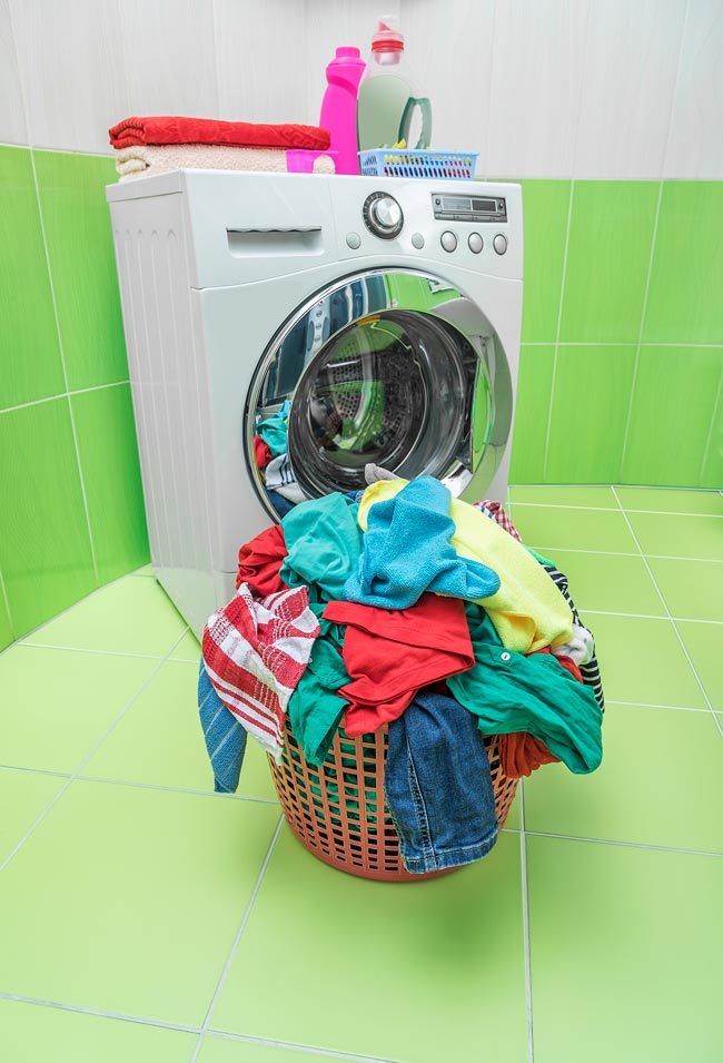 Saiba como impedir a vibração da máquina de lavar roupa Obtenha uma lavagem da roupa silenciosa e sem causar estragos à sua máquina! vibração da máquina de lavar roupa
