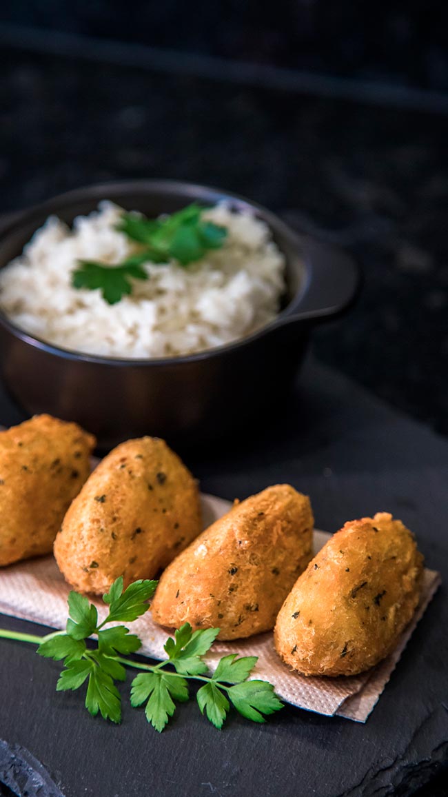 Como fazer pastéis de bacalhau fofinhos e irresistíveis Como fazer pastéis de bacalhau fofinhos e irresistíveis