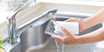 Como limpar e tirar o baço aos copos de vidro