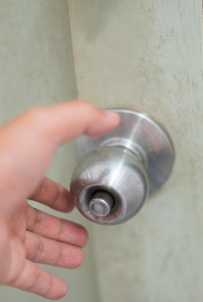 10 coisas que não deve fazer na casa de banho Algumas regras que todos deveríamos seguir, mas que muitos ignoram. não deve fazer na casa de banho