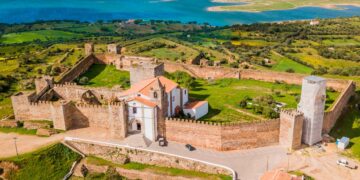 De norte a sul do país, explore connosco estes castelos que quase ninguém conhece.