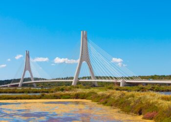 Portugal é abençoado com paisagens deslumbrantes e as suas estradas oferecem algumas das vistas mais espetaculares do país.
