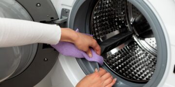 Obtenha resultados impecáveis e roupas sempre frescas com a máquina de lavar devidamente limpa.