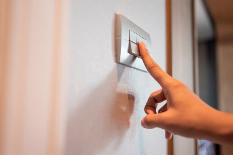 Veja como tomar as rédeas do seu consumo de energia e economizar mensalmente!