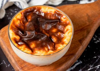 Uma explosão de sabores e texturas que elevam o arroz-doce a um patamar ainda mais delicioso.