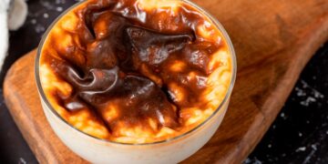 Uma explosão de sabores e texturas que elevam o arroz-doce a um patamar ainda mais delicioso.