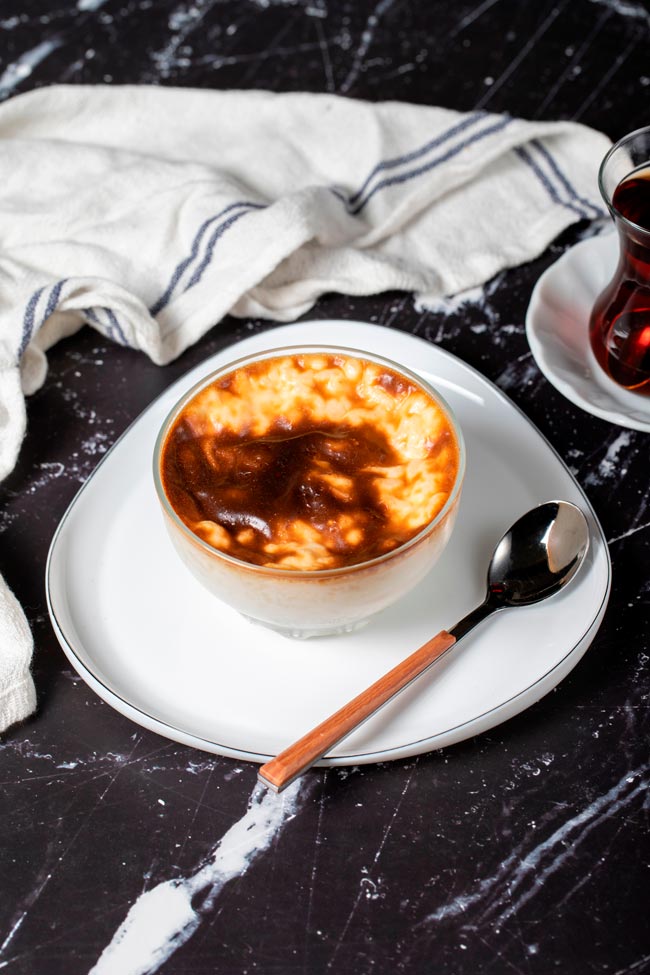 Arroz-doce no forno, uma sobremesa irresistível Uma explosão de sabores e texturas que elevam o arroz-doce a um patamar ainda mais delicioso.