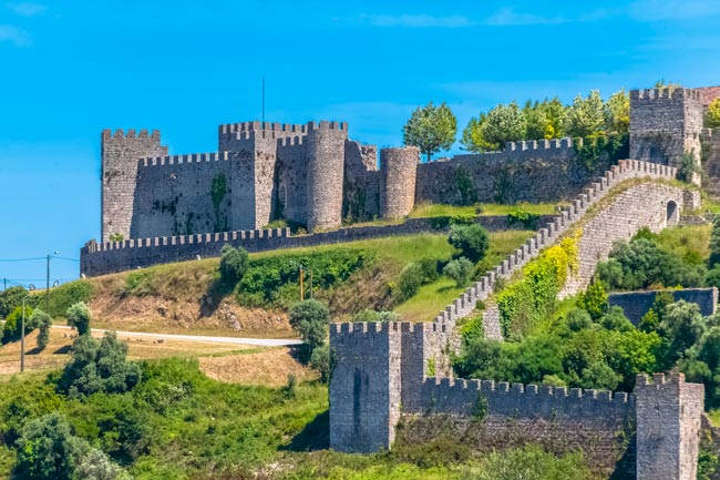 De norte a sul do país, explore connosco estes castelos que quase ninguém conhece. 12 castelos portugueses que muitos desconhecem