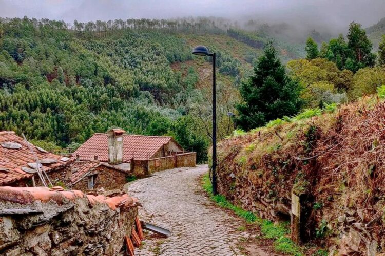 Comareira, a mais pequena das Aldeias do Xisto Comareira tem tudo o que necessita para passar um dia memorável!