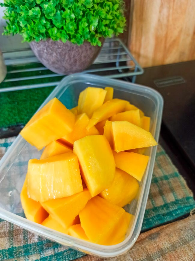 Como conservar frutas cortadas no frigorífico Veja como pode prolongar a vida útil das suas frutas favoritas.