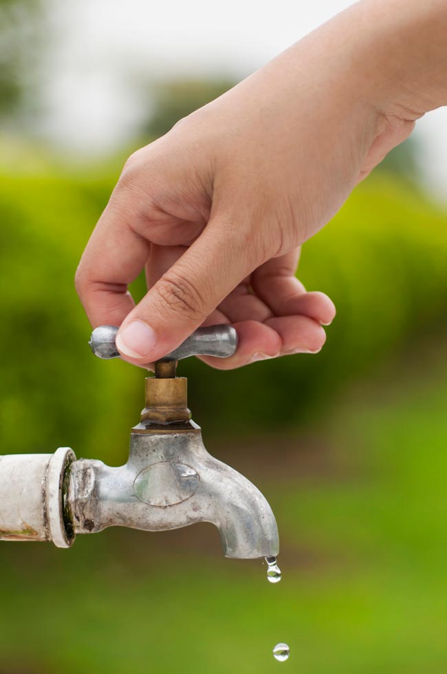 Como poupar na conta da eletricidade e da água Reduzir o consumo de energia e água, resulta em poupanças significativas ao final do mês!