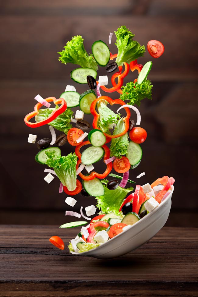 Evite 8 alimentos nas saladas! Faça escolhas mais conscientes para manter a leveza e os benefícios nutricionais das suas saladas. Evite 8 alimentos nas saladas!