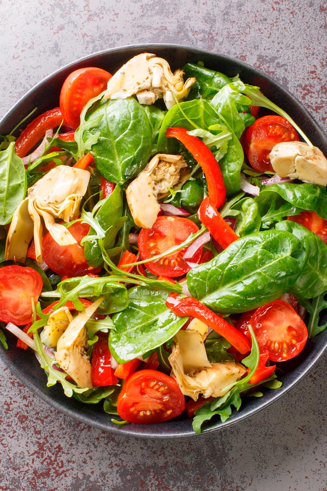 Evite 8 alimentos nas saladas! Faça escolhas mais conscientes para manter a leveza e os benefícios nutricionais das suas saladas. Evite 8 alimentos nas saladas!