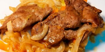 A perfeita simbiose da cebolada à moda portuguesa com o irresistível sabor das iscas de fígado!