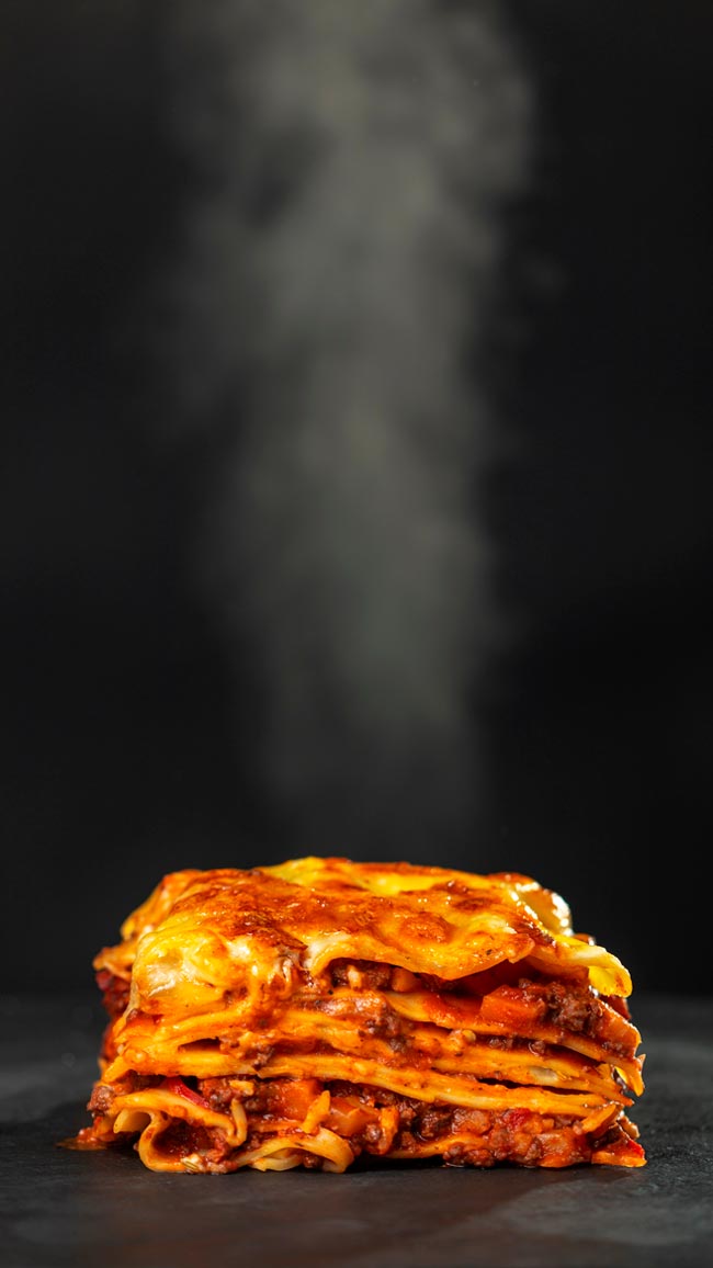 Lasanha à bolonhesa pronta em 40 minutos Satisfaça os seus desejos de lasanha à bolonhesa com a nossa irresistível e autêntica receita!