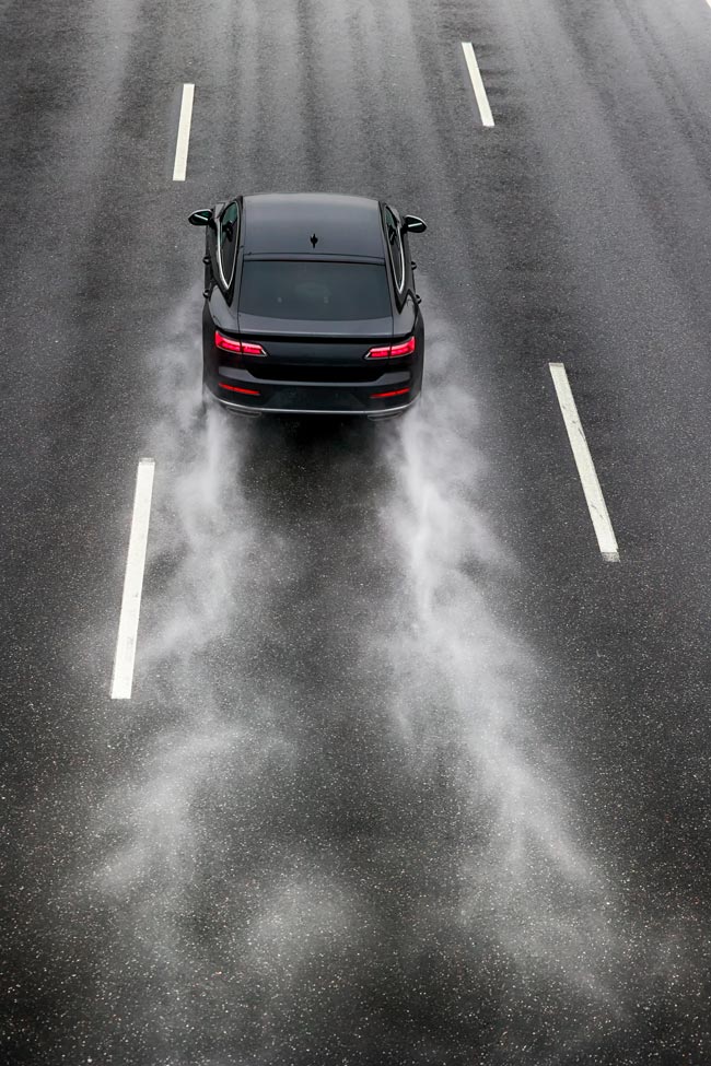 Ao compreender e aplicar estas estratégias, estará mais bem preparado para se manter em segurança nas estradas molhadas.