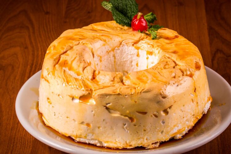 Pudim de Claras caseiro irresistível A escolha perfeita para quem procura uma sobremesa leve e inesquecível. Pudim de Claras caseiro