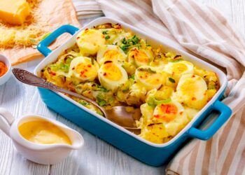 Uma receita deliciosa e prática que destaca a versatilidade do bacalhau na cozinha portuguesa.