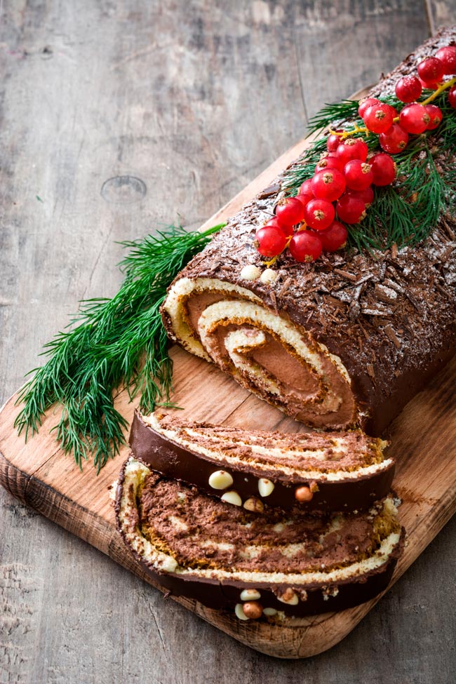 Receita de Tronco de Natal Deixe-se envolver pelo espírito natalício com este deleite da culinária portuguesa!