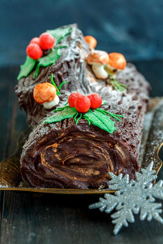 Receita de Tronco de Natal Deixe-se envolver pelo espírito natalício com este deleite da culinária portuguesa!