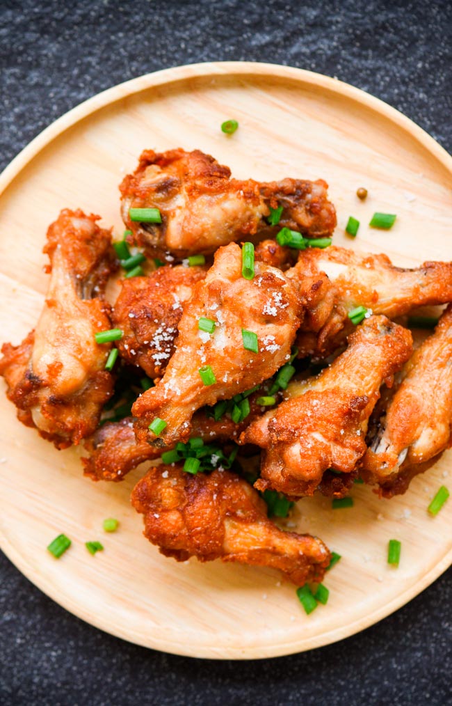 Receita de asas de frango no forno Ninguém consegue resistir ao sabor destas asinhas de frango! asas de frango no forno
