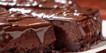 A mistura perfeita da textura fofa do bolo e a suavidade da mousse de chocolate!