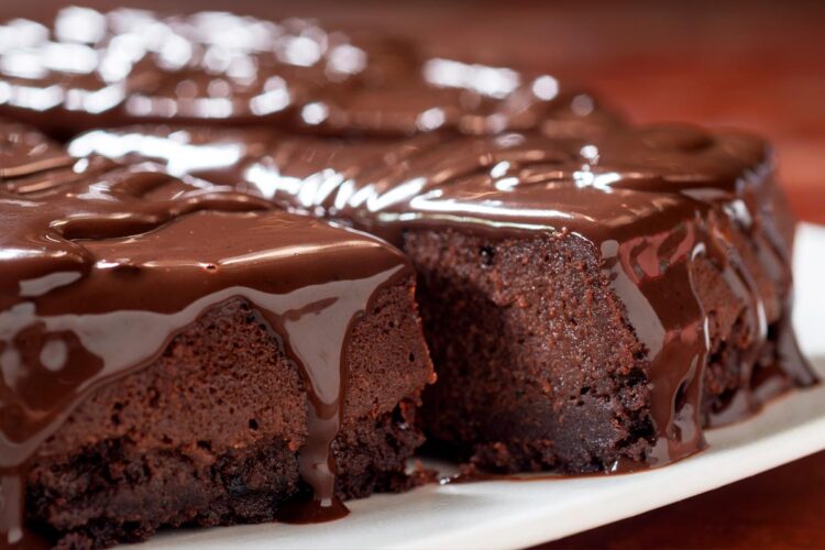 A mistura perfeita da textura fofa do bolo e a suavidade da mousse de chocolate!