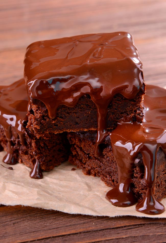 Receita de bolo de mousse de chocolate irresistível A mistura perfeita da textura fofa do bolo e a suavidade da mousse de chocolate!