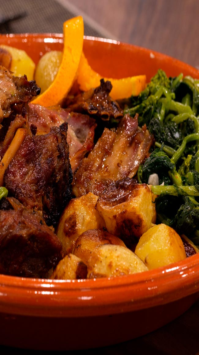 O Minho presenteia-nos com uma experiência irresistível para os apreciadores da boa comida. cabrito assado no forno à moda do Minho 