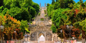 Uma joia arquitetónica e espiritual que cativa visitantes de todas as partes.
