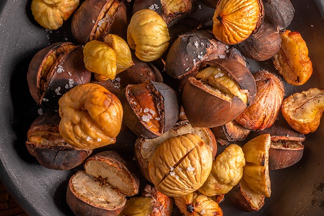Truques e dicas para assar castanhas: ficam amarelinhas e deliciosas Um verdadeiro deleite que aquecerá os corações de todos à sua mesa. Dicas para assar castanhas