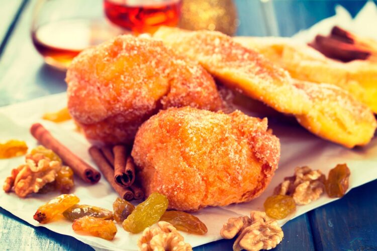 Enfeite a sua mesa com as cores e sabores destes Sonhos de Natal deliciosos.