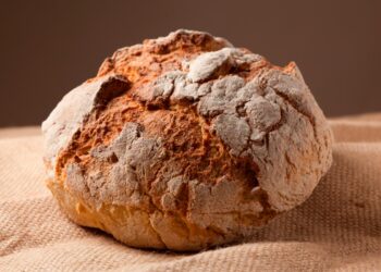 O pão é essencial numa mesa portuguesa.