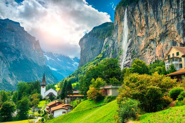 Há uma pérola lusitana entre as 26 cidades pequenas mais bonitas da Europa!