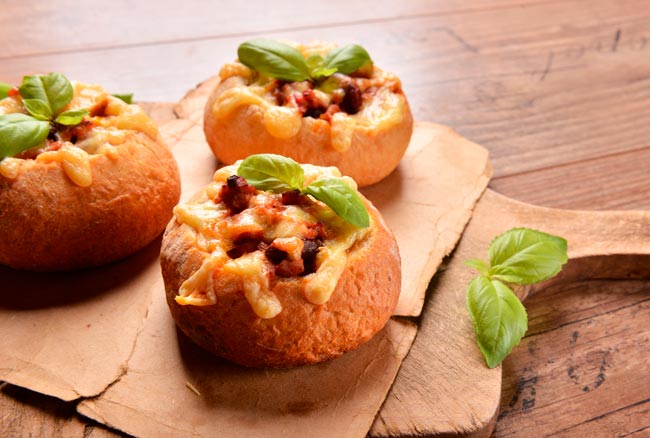 Receitas irresistíveis que vão surpreender e encantar todos à mesa. Pão recheado no forno