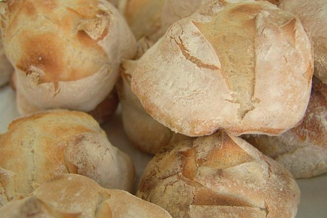 O pão é essencial numa mesa portuguesa. melhores pães portugueses
