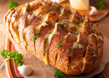 Receitas irresistíveis que vão surpreender e encantar todos à mesa. Pão recheado no forno