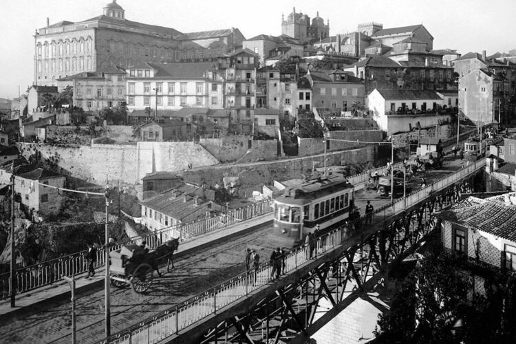 Descubra a história intrigante das portagens para peões na ponte Luís I.