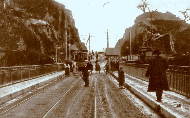 Descubra a história intrigante das portagens para peões na ponte Luís I.
