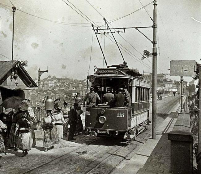 Descubra a história intrigante das portagens para peões na ponte Luís I.