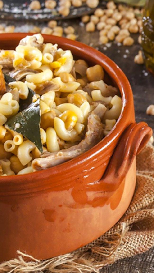 Receita de Rancho à Portuguesa tradicional A mistura de carne tenra, grão de bico, massa e vegetais cria uma sinfonia de sabores! Rancho à Portuguesa