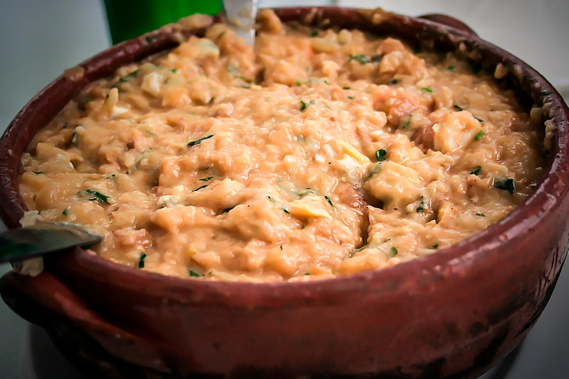 Receita de açorda de bacalhau com coentros