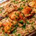 Com ingredientes simples e um processo de preparação descomplicado, o arroz de frango no forno é uma opção deliciosa para um jantar caseiro. arroz de frango no forno