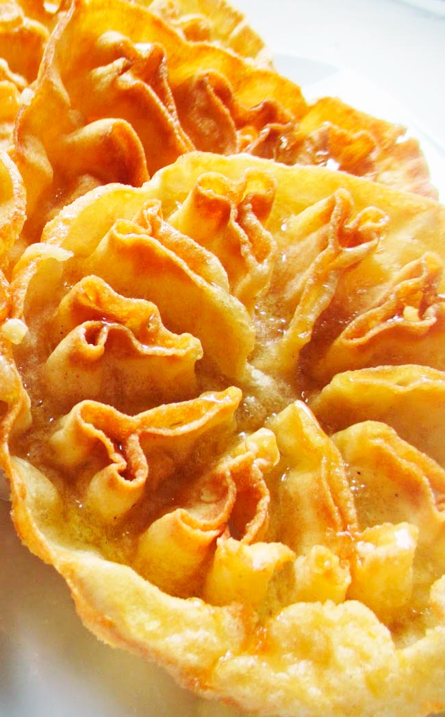 Desfrute do prazer único de saborear filhós de forma, a doce tradição que torna o Natal ainda mais especial. filhós de forma
