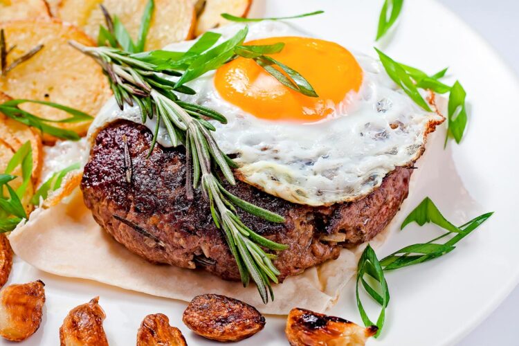 Receita de hambúrguer no prato Fácil de preparar, económico e delicioso! hambúrguer no prato